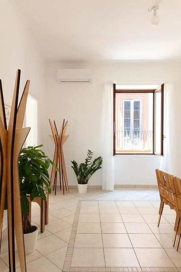 Le Tre Regine Apartment Naples